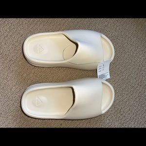 ADIDAS YEEZY SLIDES